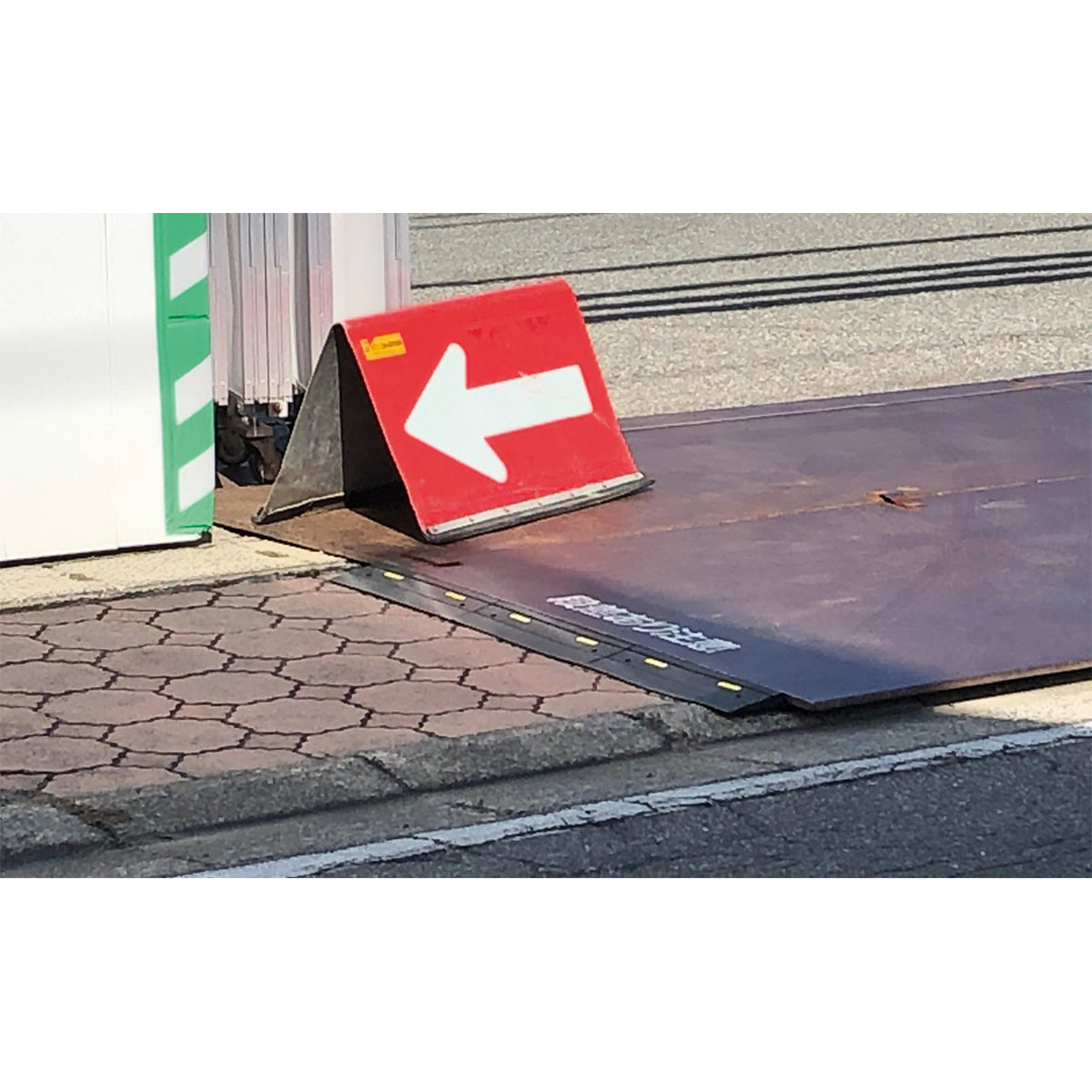 ゴム製スロープ KY段差スルーR L1000㎜×W235㎜×D29.5㎜