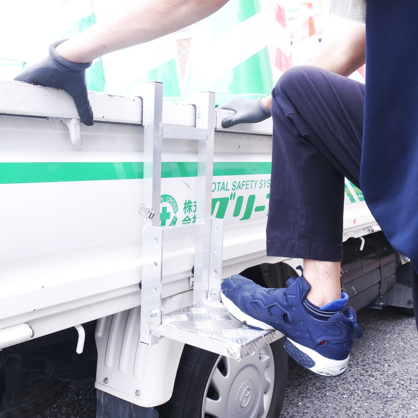 トラック荷台 昇降ステップ トラックステッパー