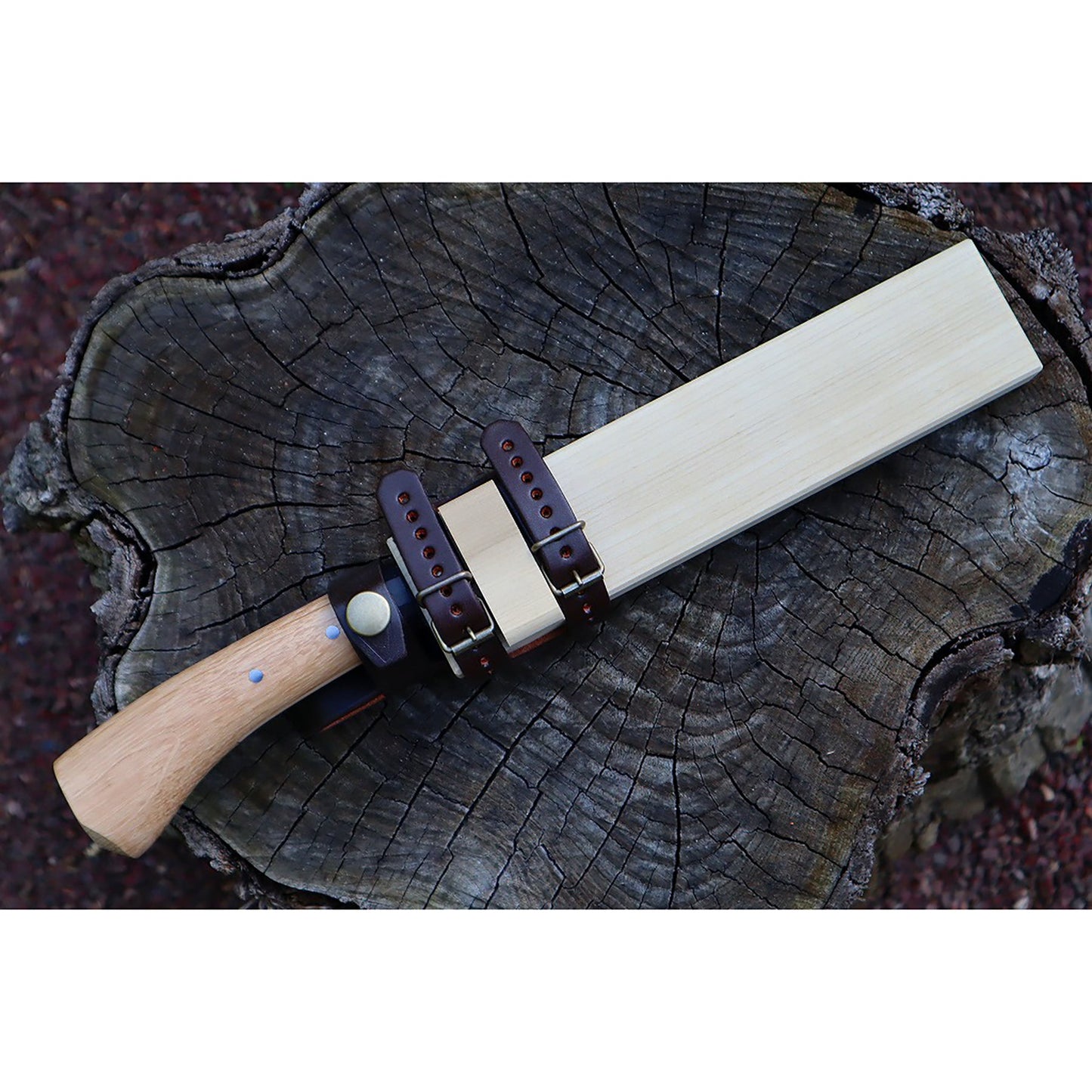 キャンプ剣鉈 180 白鋼 黒槌目 黒丸輪 樫柄 木鞘革バンド 晶之作