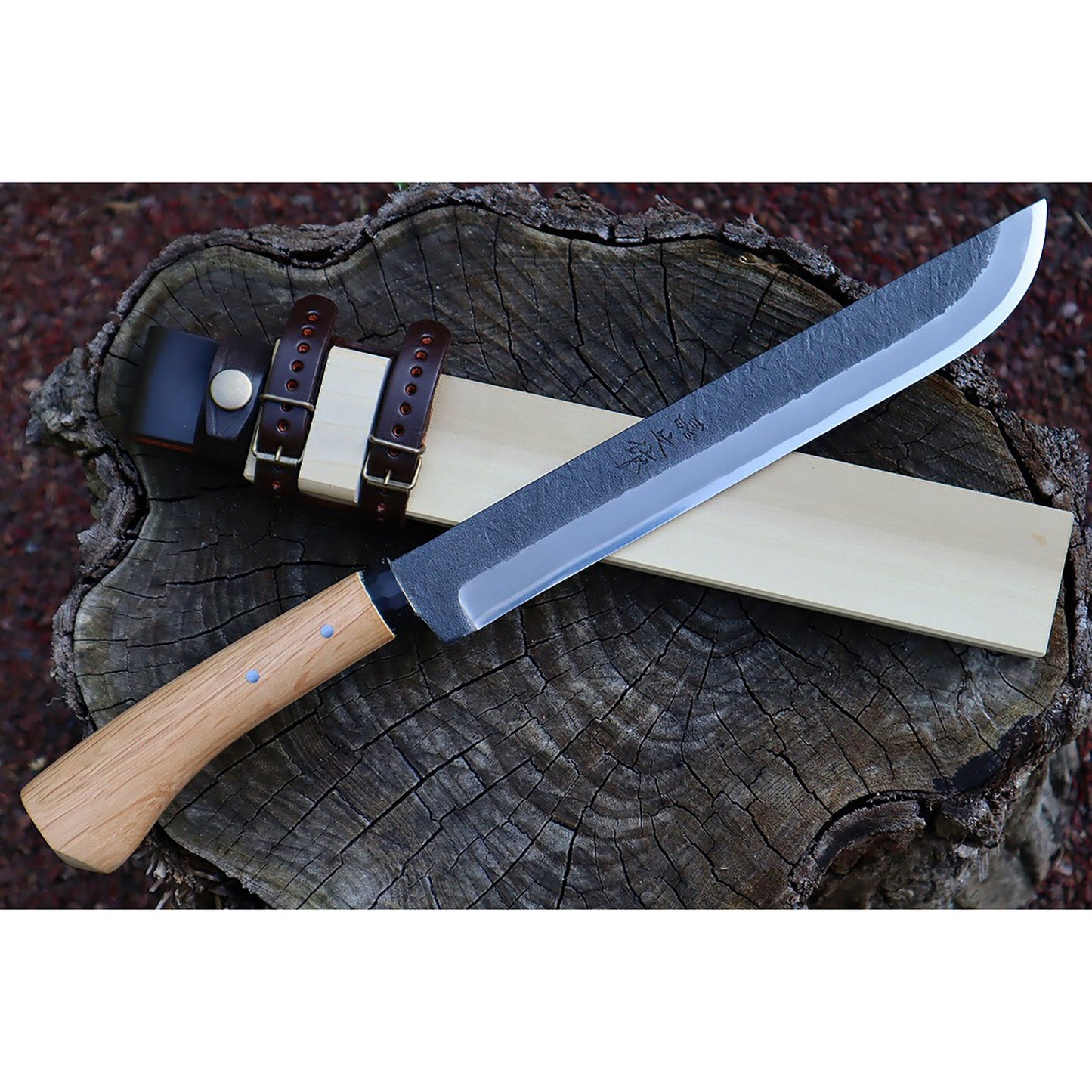 キャンプ剣鉈 240 白鋼 黒槌目 黒丸輪 樫柄 木鞘革バンド 晶之作