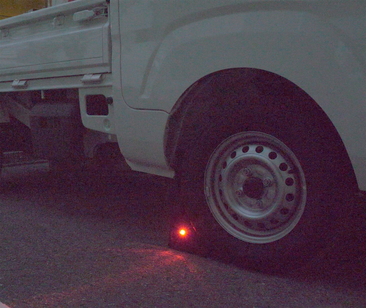 タイヤストッパーLEDプラス