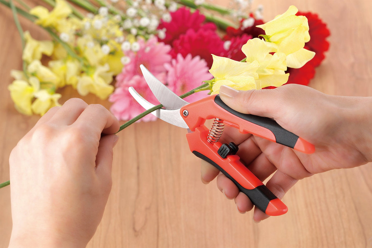 ハンドルがすべりにくい!カーブ刃 剪定はさみ