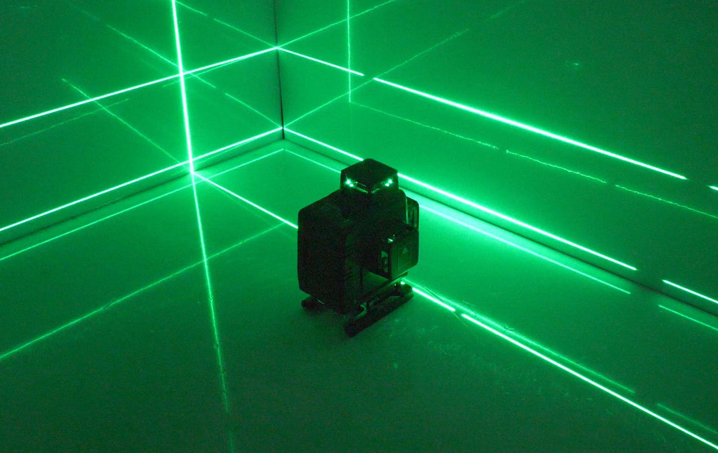 レーザー墨出し器