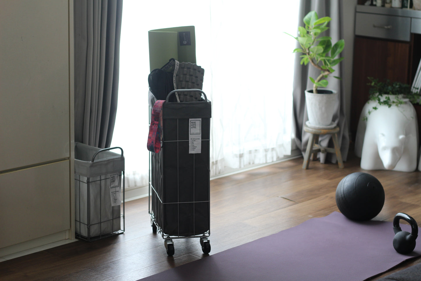 折りたたみ可能ランドリーバスケット キャスター付き スクエア 40L ダークグレー