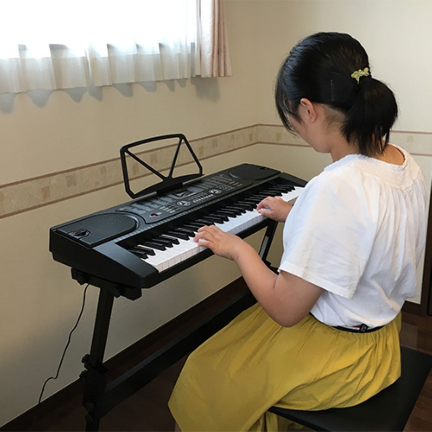 61キー電子キーボード ガイド機能 音色リズム255種 ヘッドホン可 電池対応