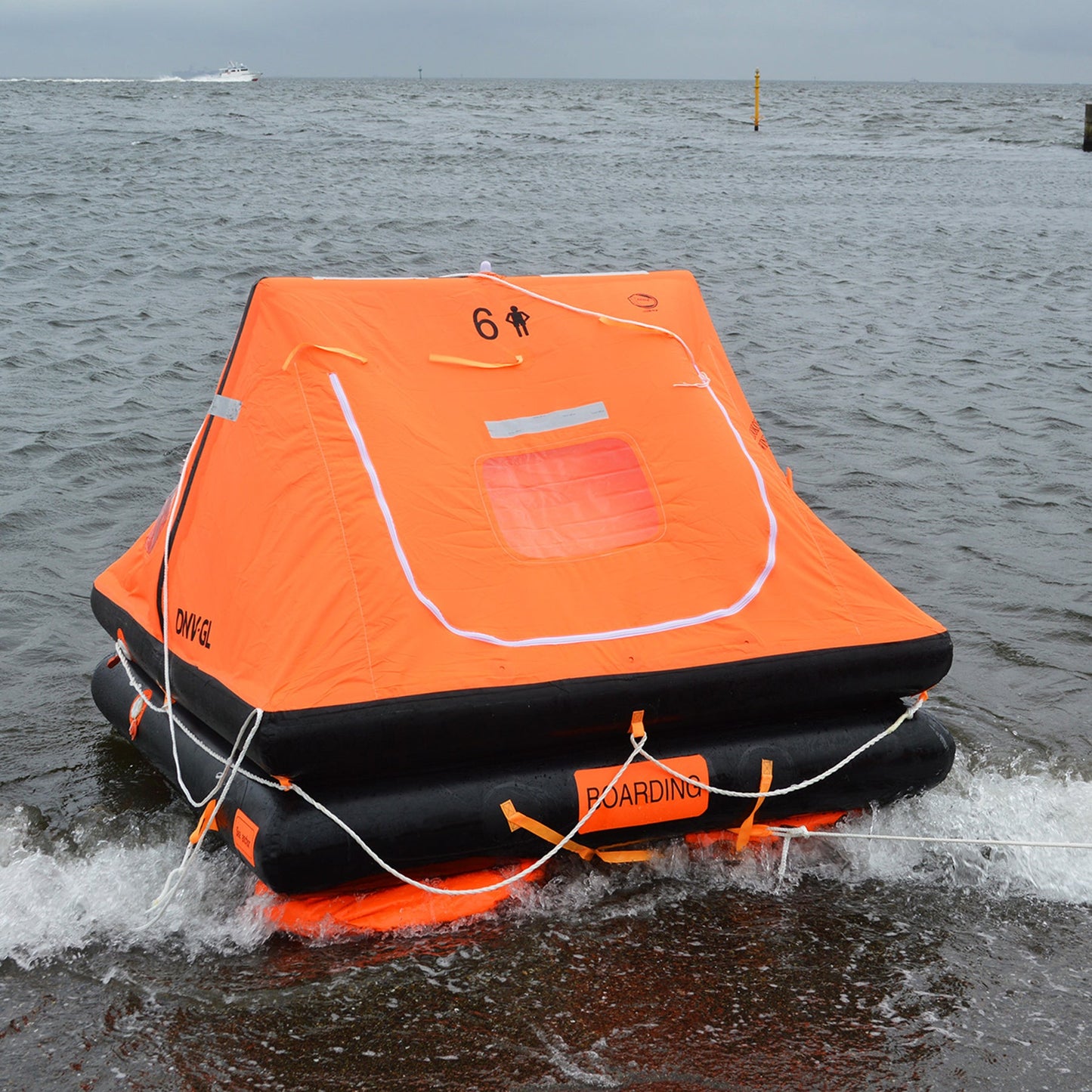 救命いかだ6人用コンテナタイプ