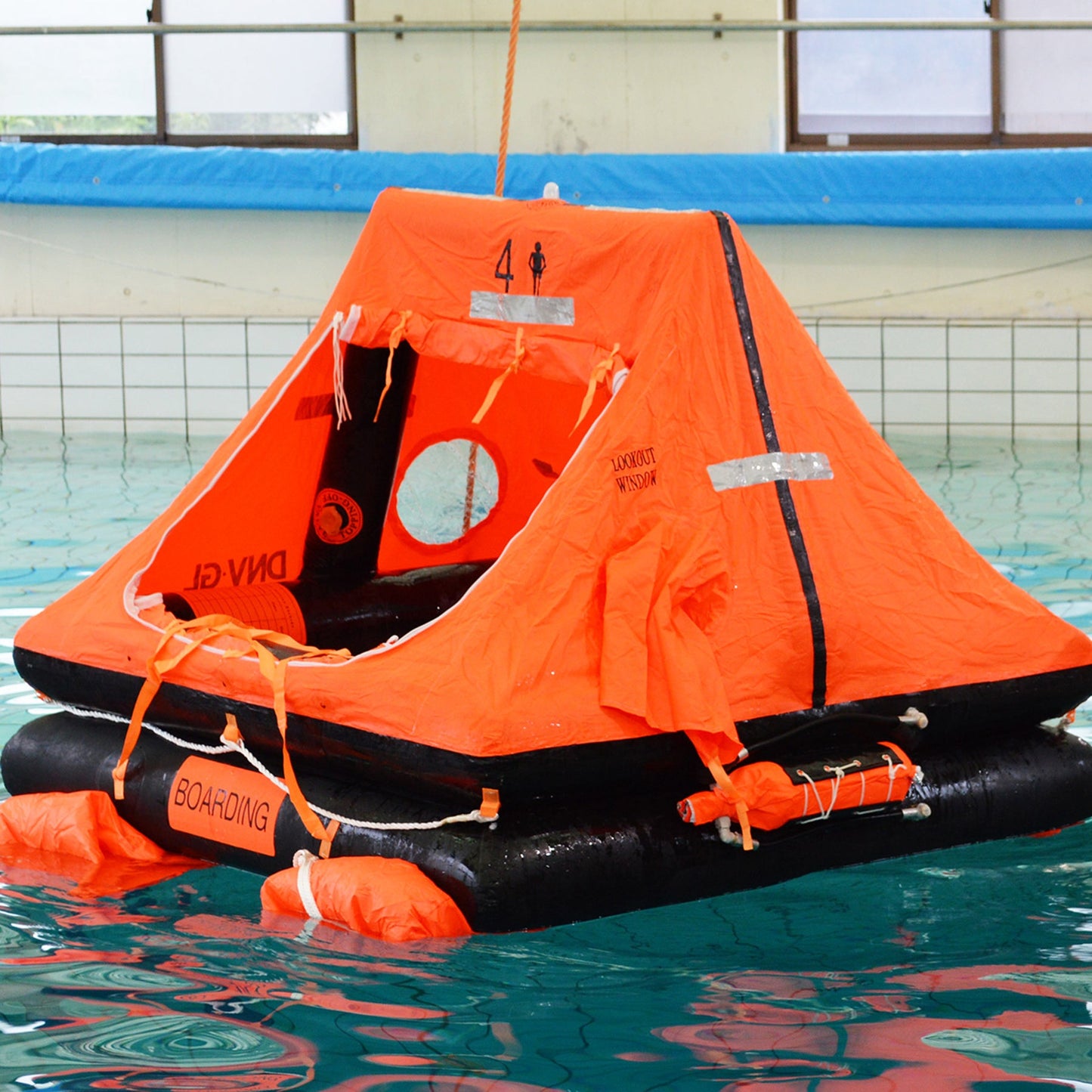 救命いかだ8人用コンテナタイプ