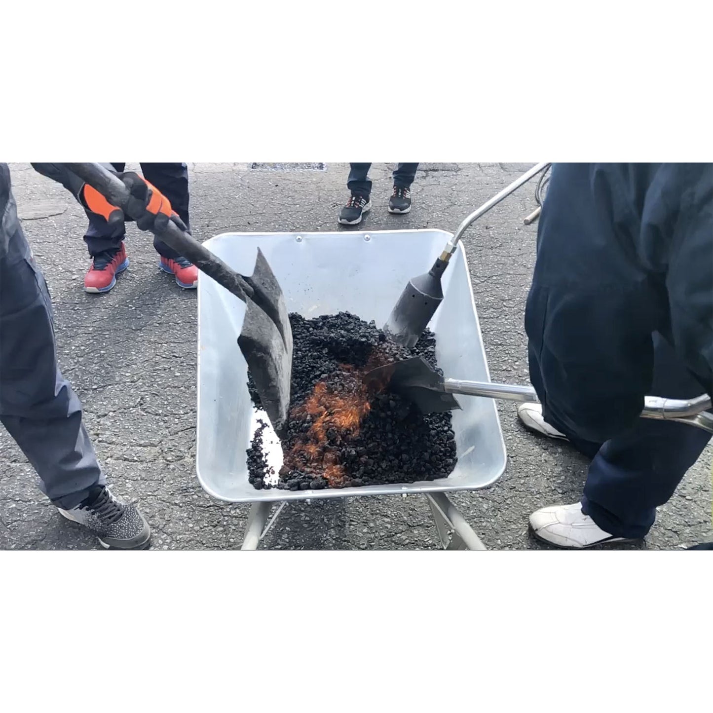 ゴールドパッチ 本復旧舗装材 密粒型 20kg/袋