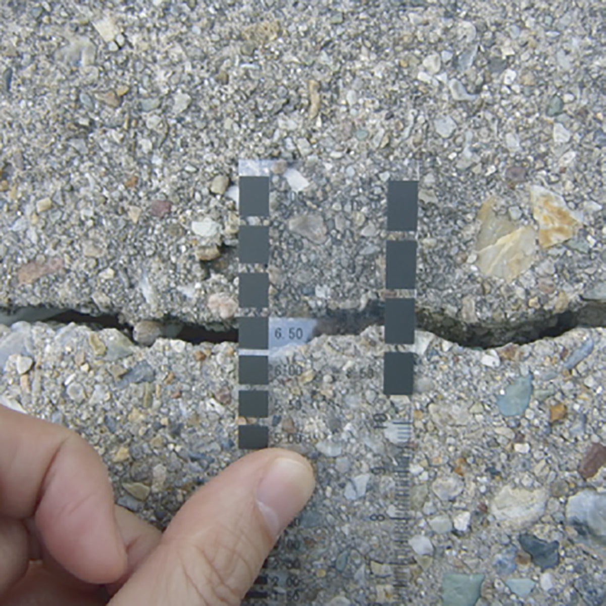 クラックスケール CRKS-3 ひび割れ試験機 黒目盛/透明タイプ 35×150mm