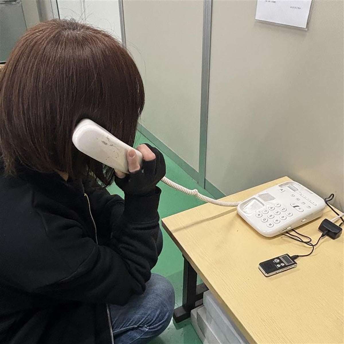 ワンタッチ録音!小型ボイスレコーダー 8GB内蔵 長時間録音 USB充電式 会議・商談・証拠録音に最適 スピーカー内蔵