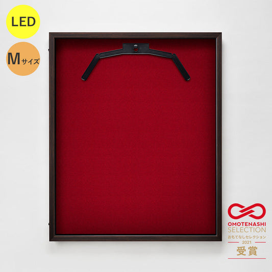 ＬＥＤユニフォームケース　Ｍサイズ　（フレーム：オーク　布：赤別珍）　ＵＶアクリル