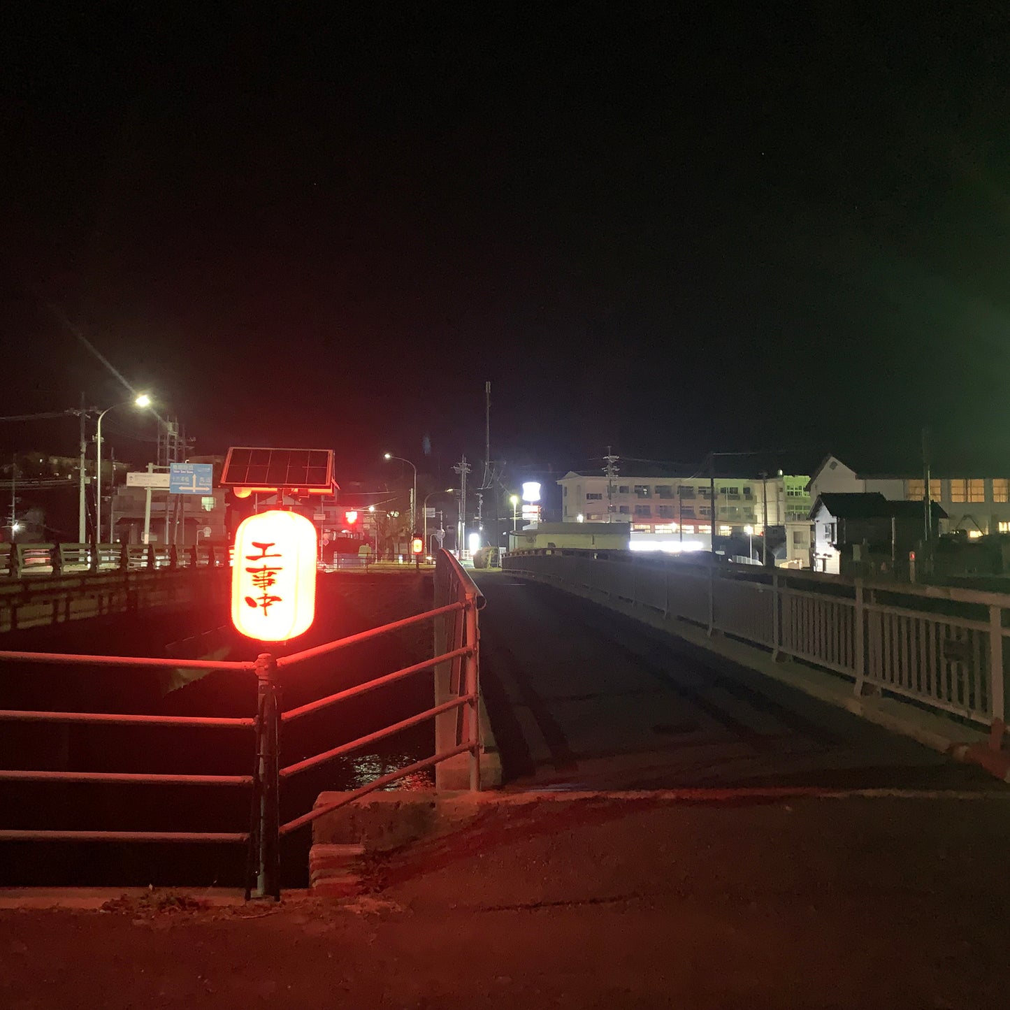用心棒（ソーラー式防犯カメラ付き提灯）