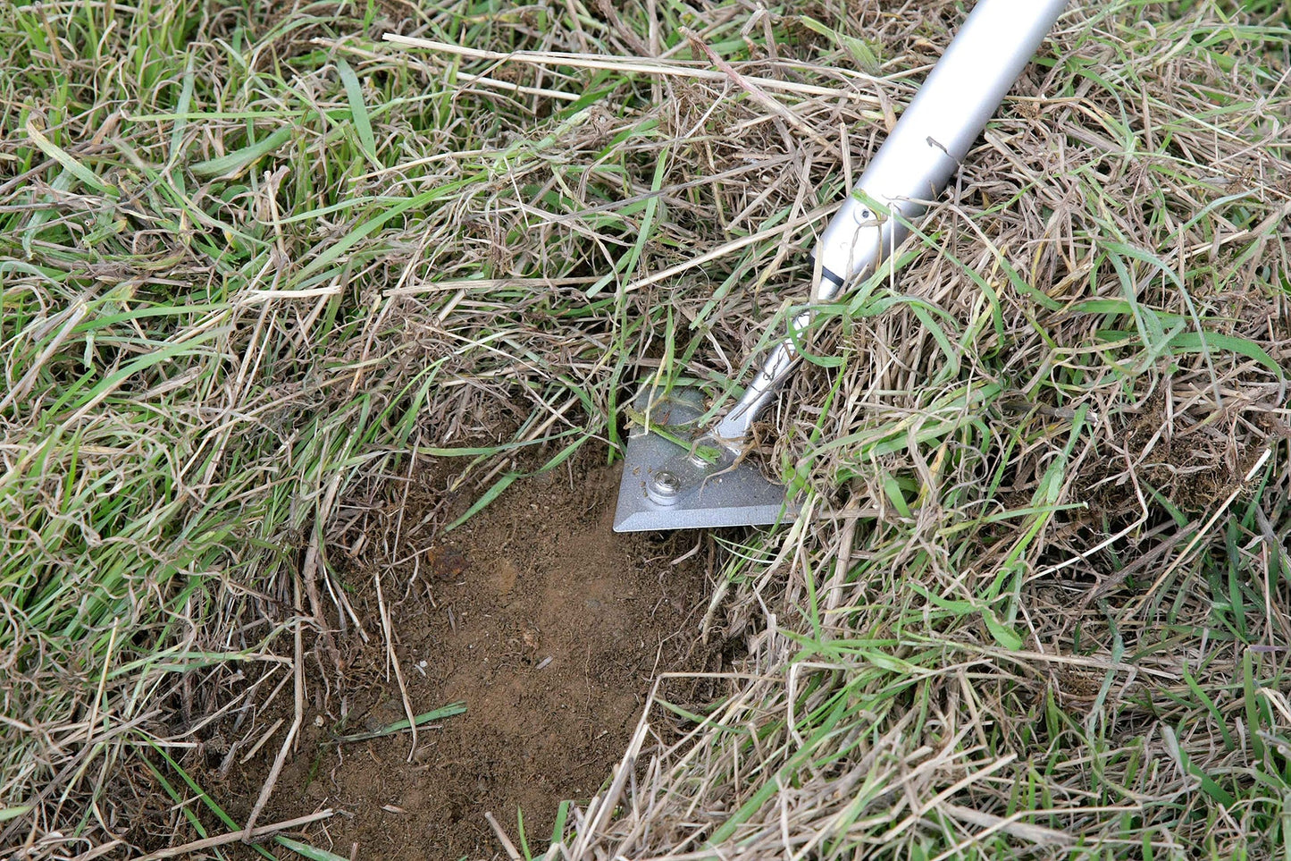 立ったままラクラク草刈り鎌