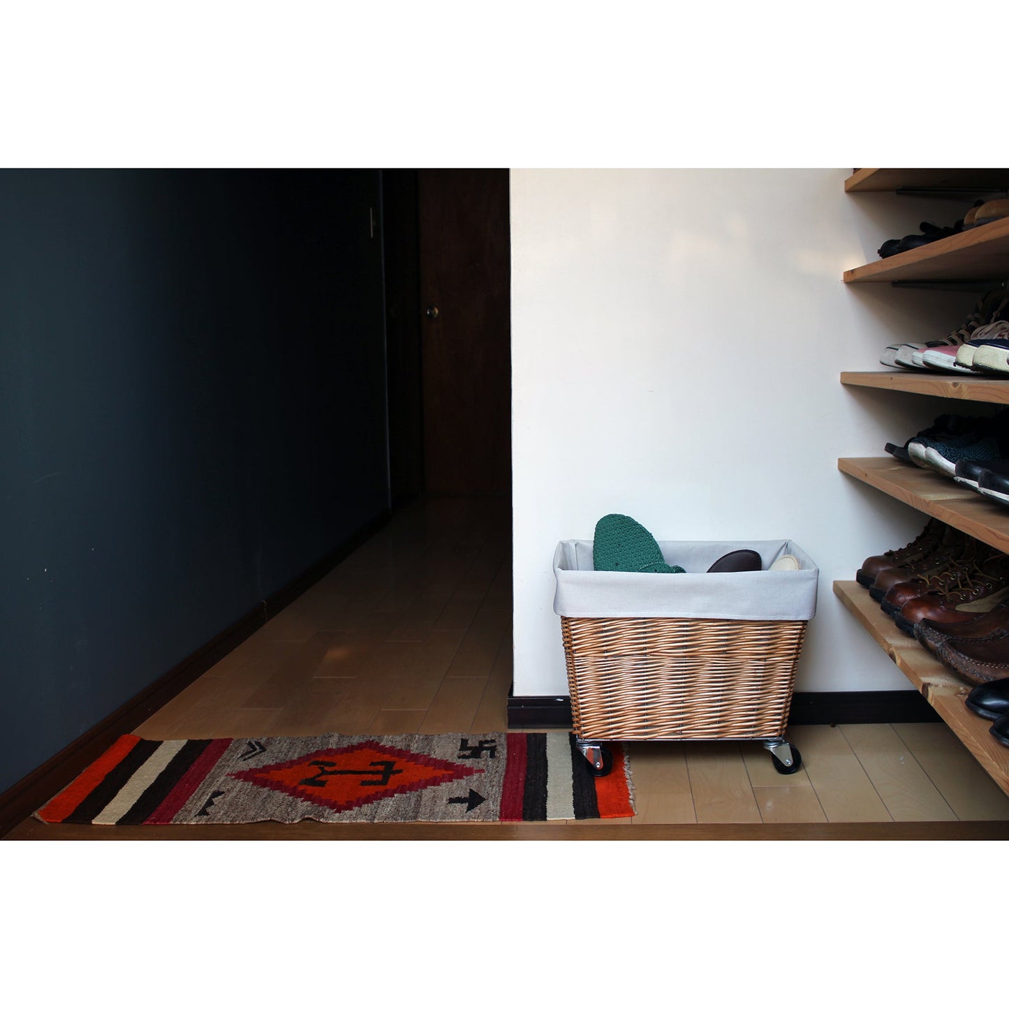 ＷＩＬＬＯＷ　ＬＡＵＮＤＲＹ　ＢＡＳＫＥＴ　Ｗｉｔｈ　ＣＡＳＴＥＲ　２８Ｌ　ＬＧＹ
