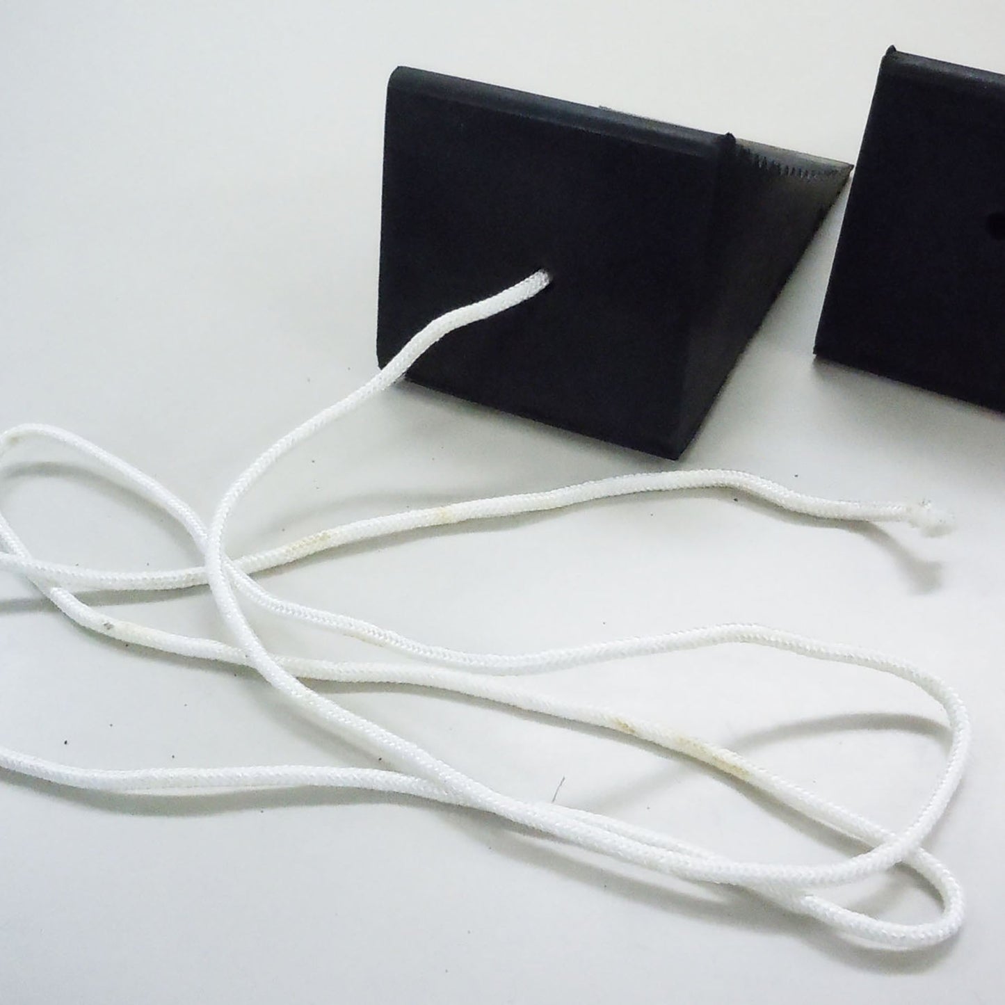 ７６ｘ１２５ｘ６７ｍｍ　タイヤストッパー（２個組）