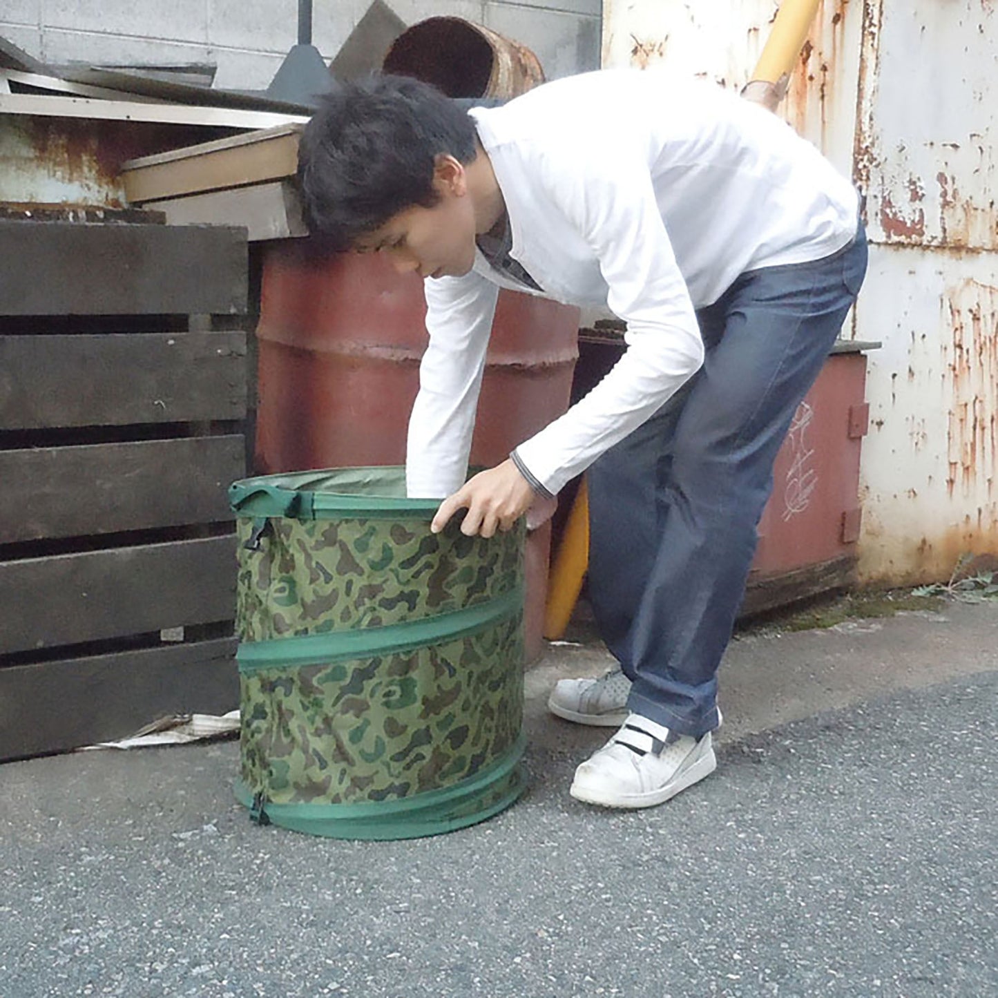 直径４００ｘ４５０ｍｍ／　５６Ｌ　自立型バケツ（フタ無／迷彩）