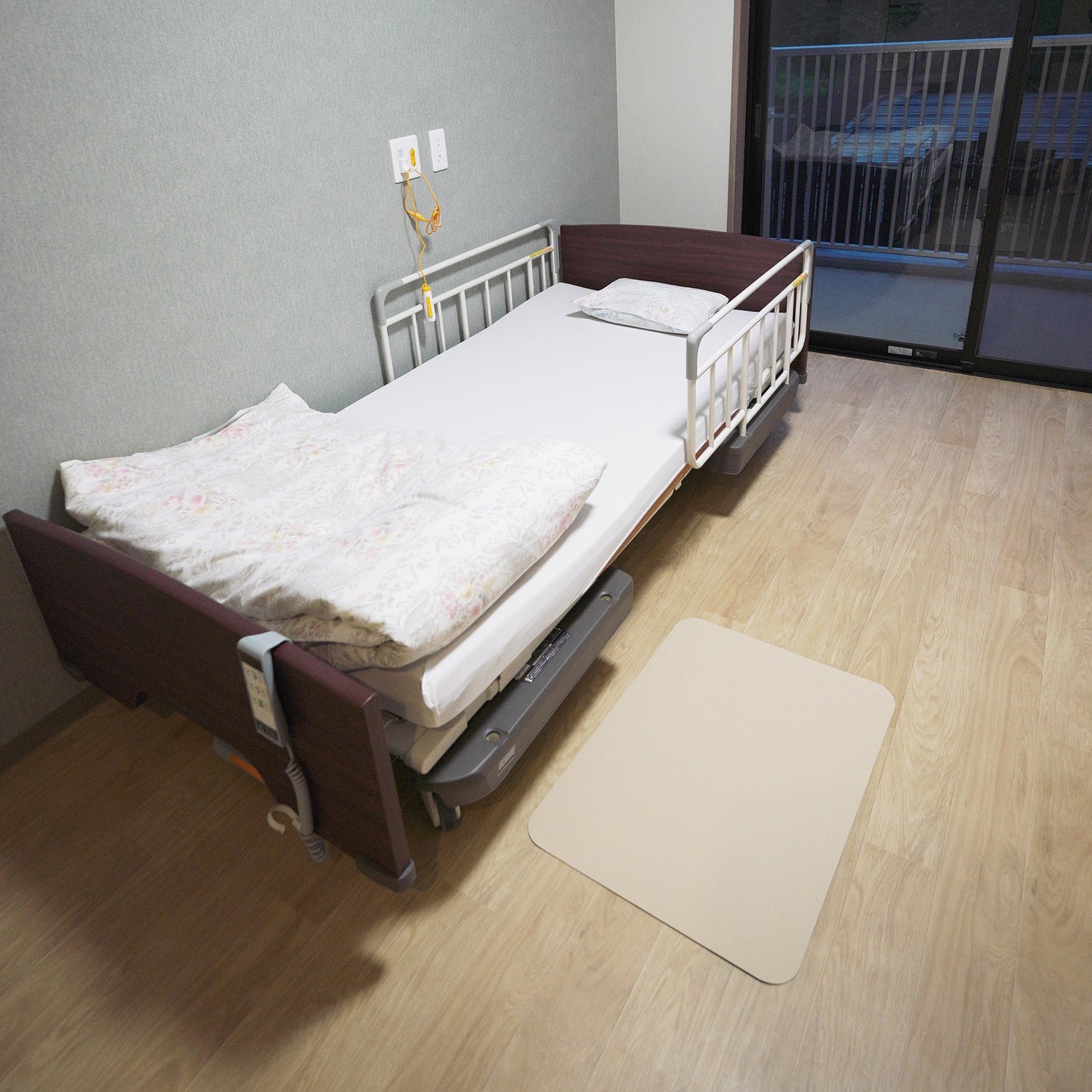 足元シート　フンバレルーナ