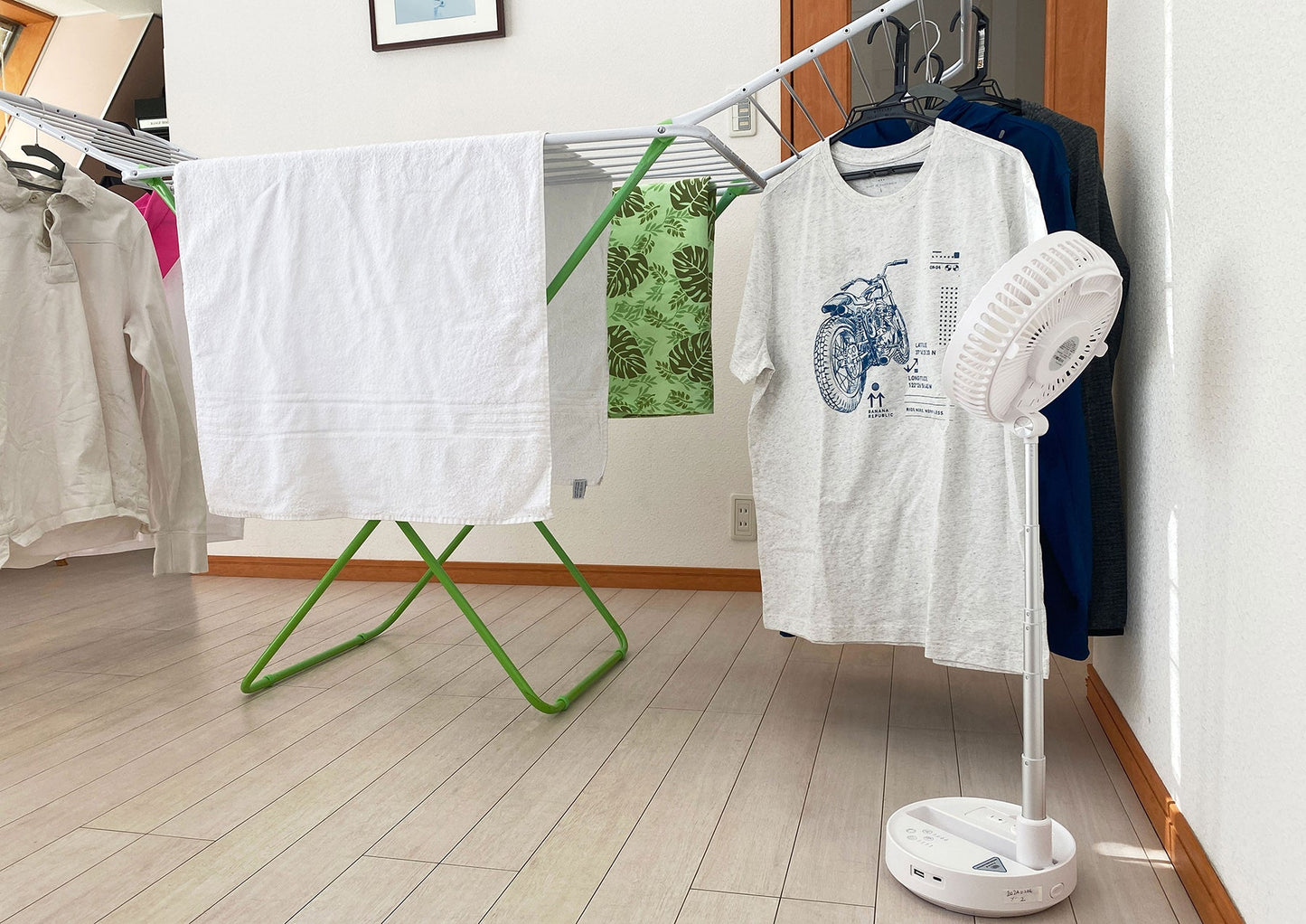 エグゼラックス　コードレス扇風機サーキュレーター　２５ｃｍホワイト