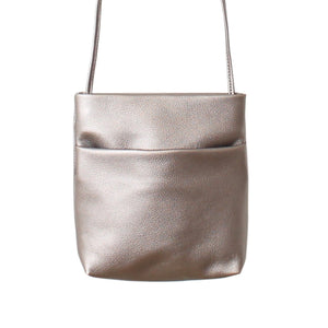 合皮シンプル　ポケットショルダーバッグ　ブロンズ