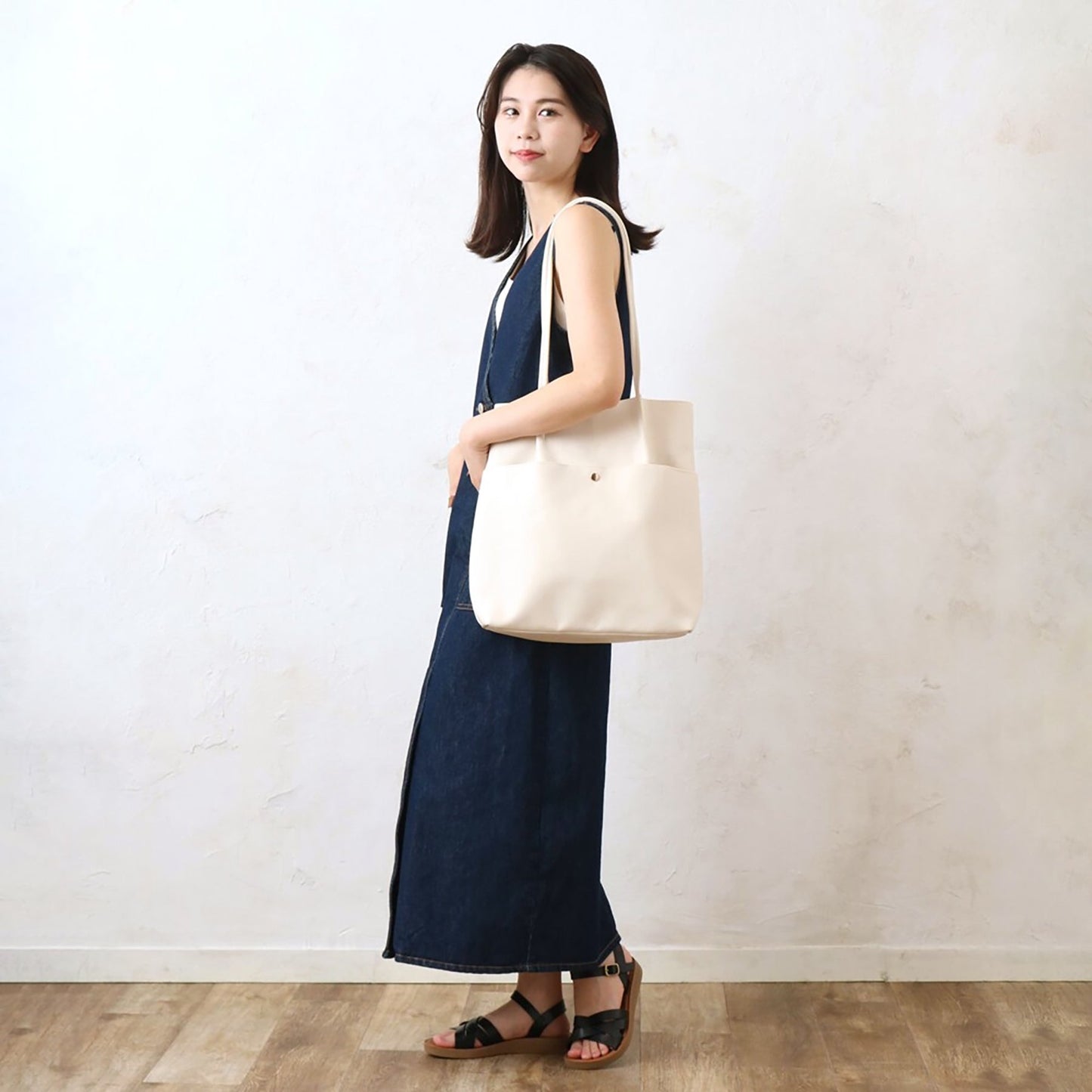 合皮シンプルタックトート　バッグ　ＢＥ