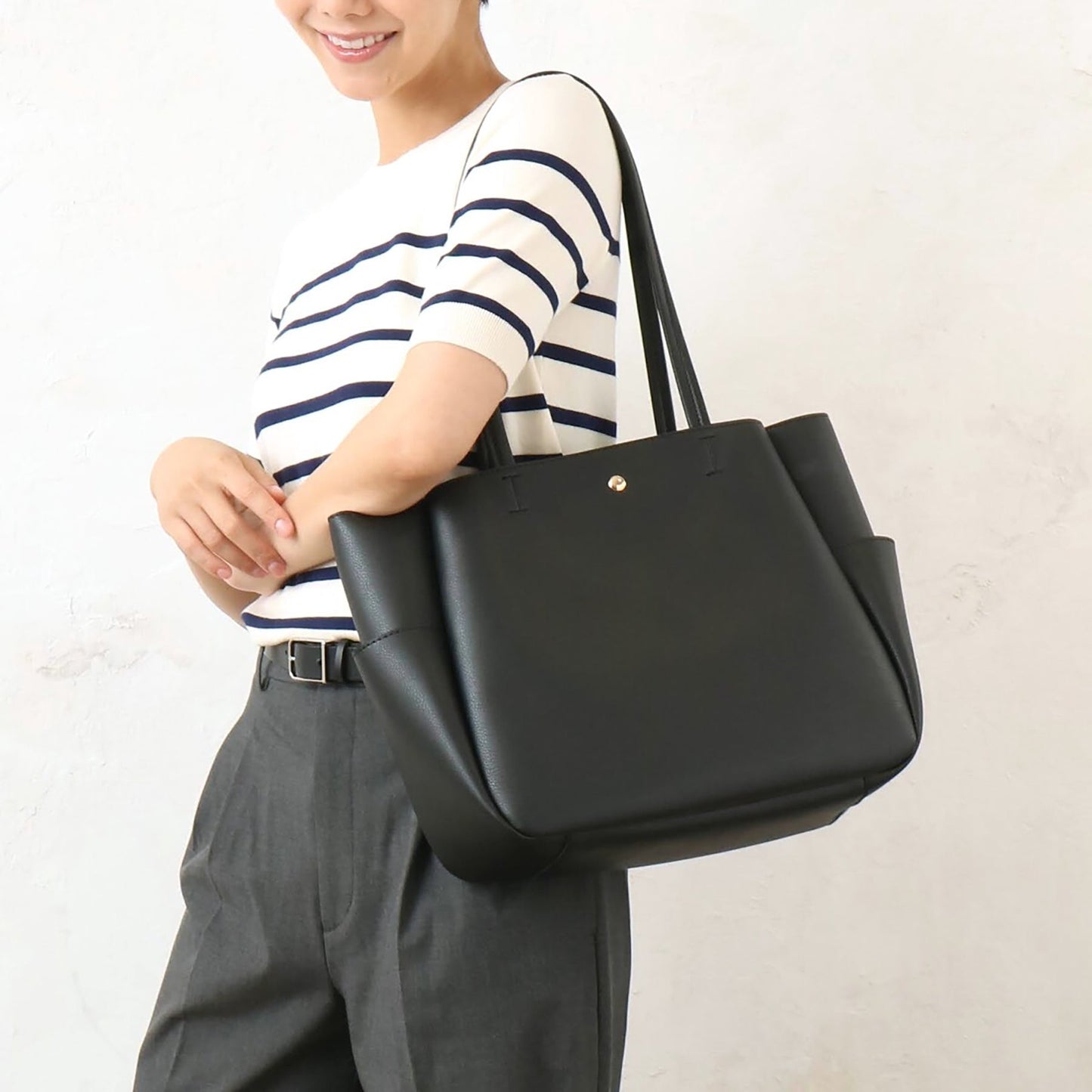 軽量合皮ふっくらＡ４トート　ＢＫ