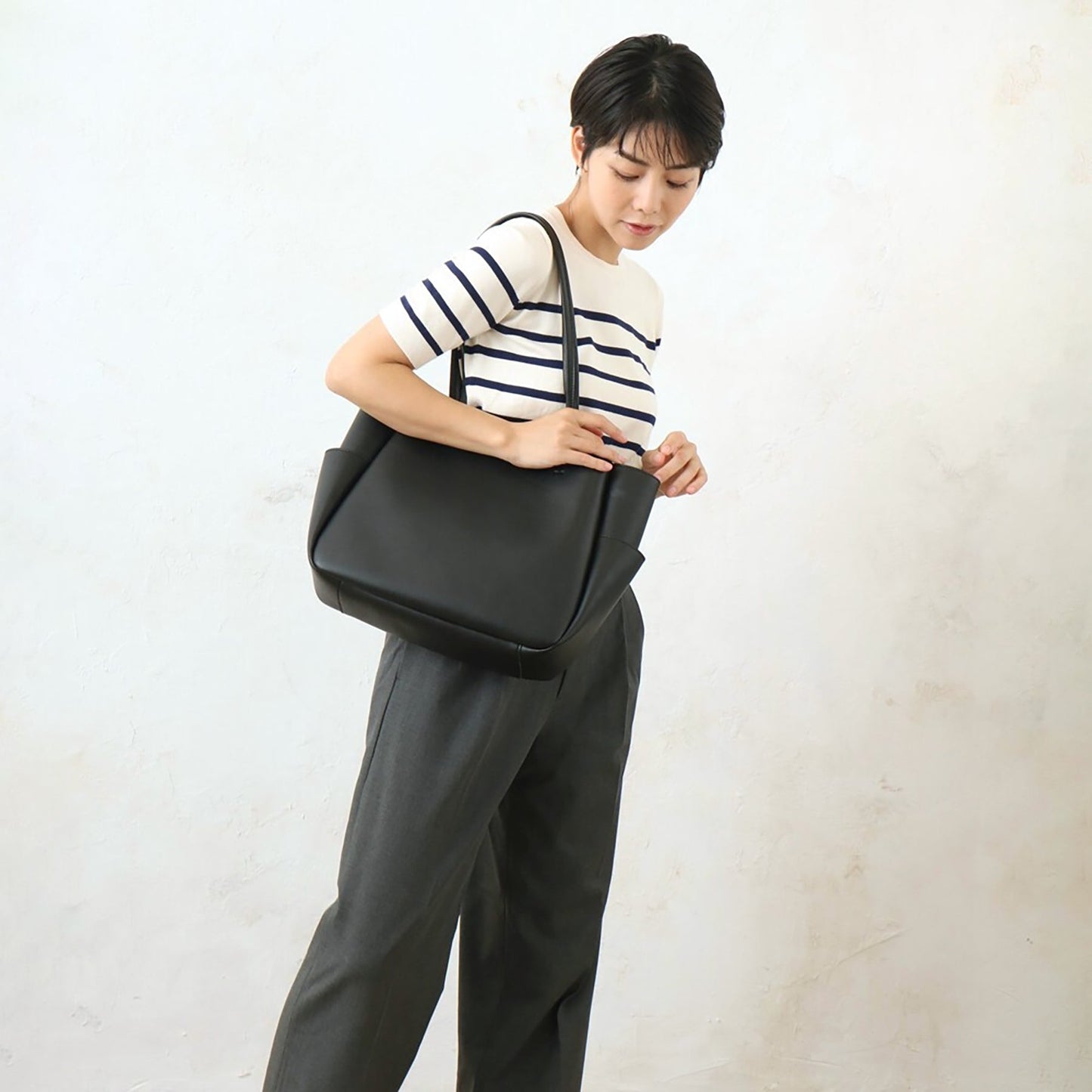 軽量合皮ふっくらＡ４トート　ＢＫ