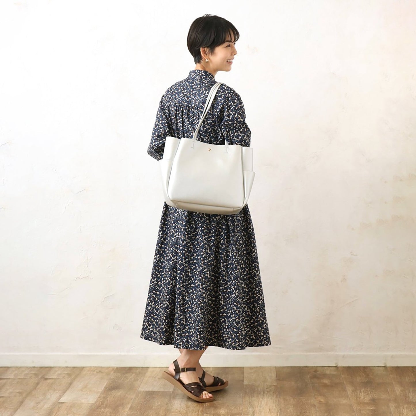 軽量合皮ふっくらＡ４トート　ＢＫ