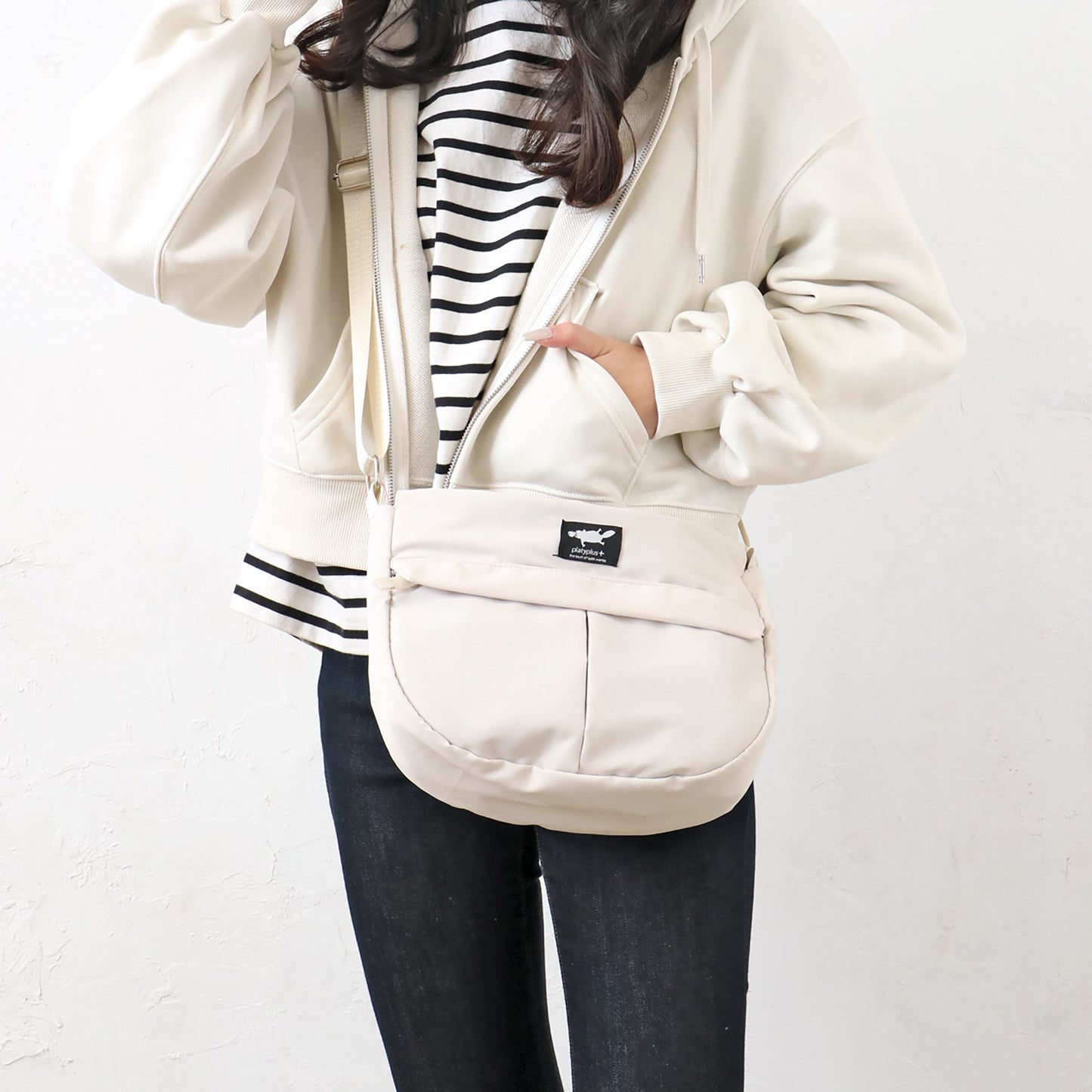 マットツイル半月ミニショルダー　ＬＢＥ