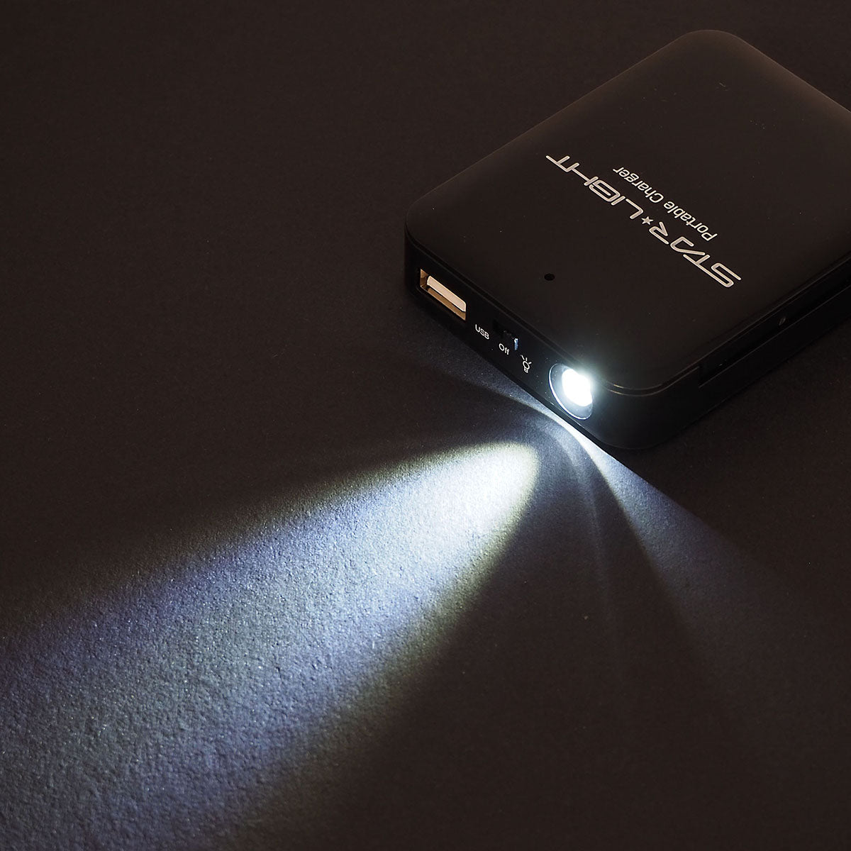 乾電池式　モバイルバッテリー　LEDライト付き