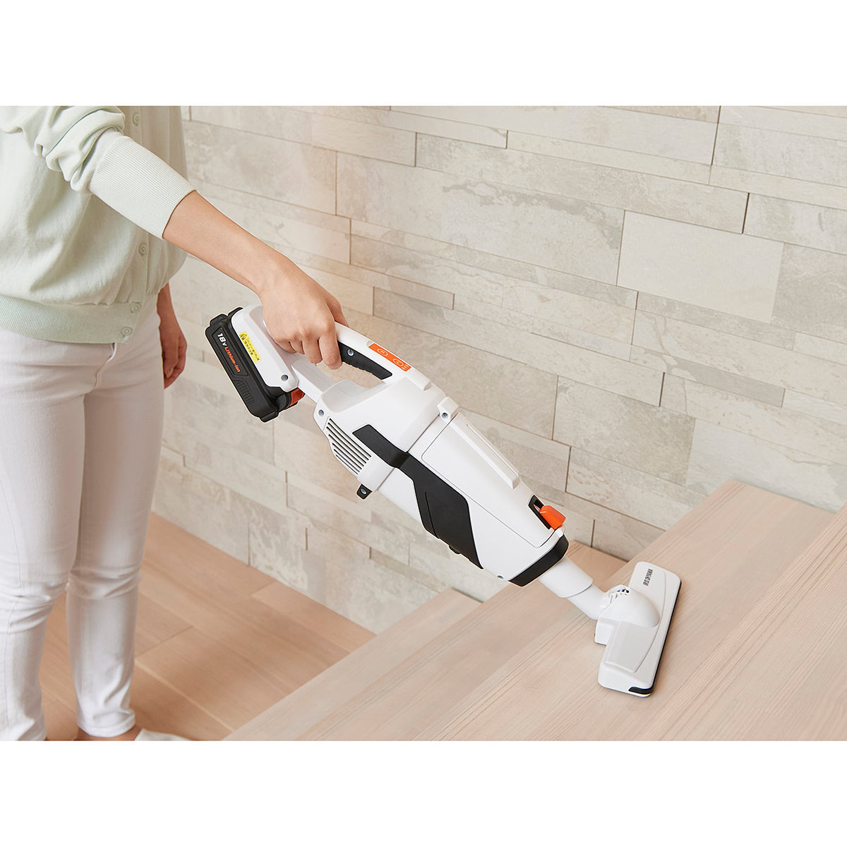 充電式スティッククリーナー　ホワイト　JCL18