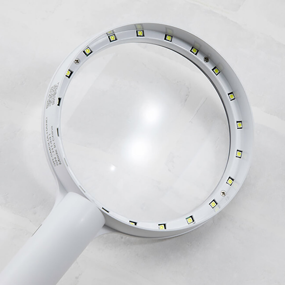 手持ちルーペ 充電式 smolia ハンディ