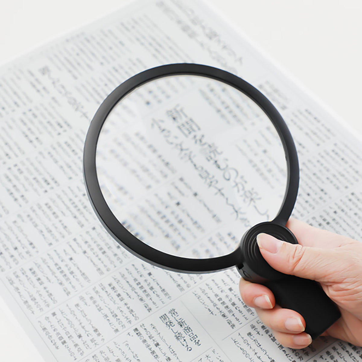 首掛けルーペ 充電式 smolia ヘンディ