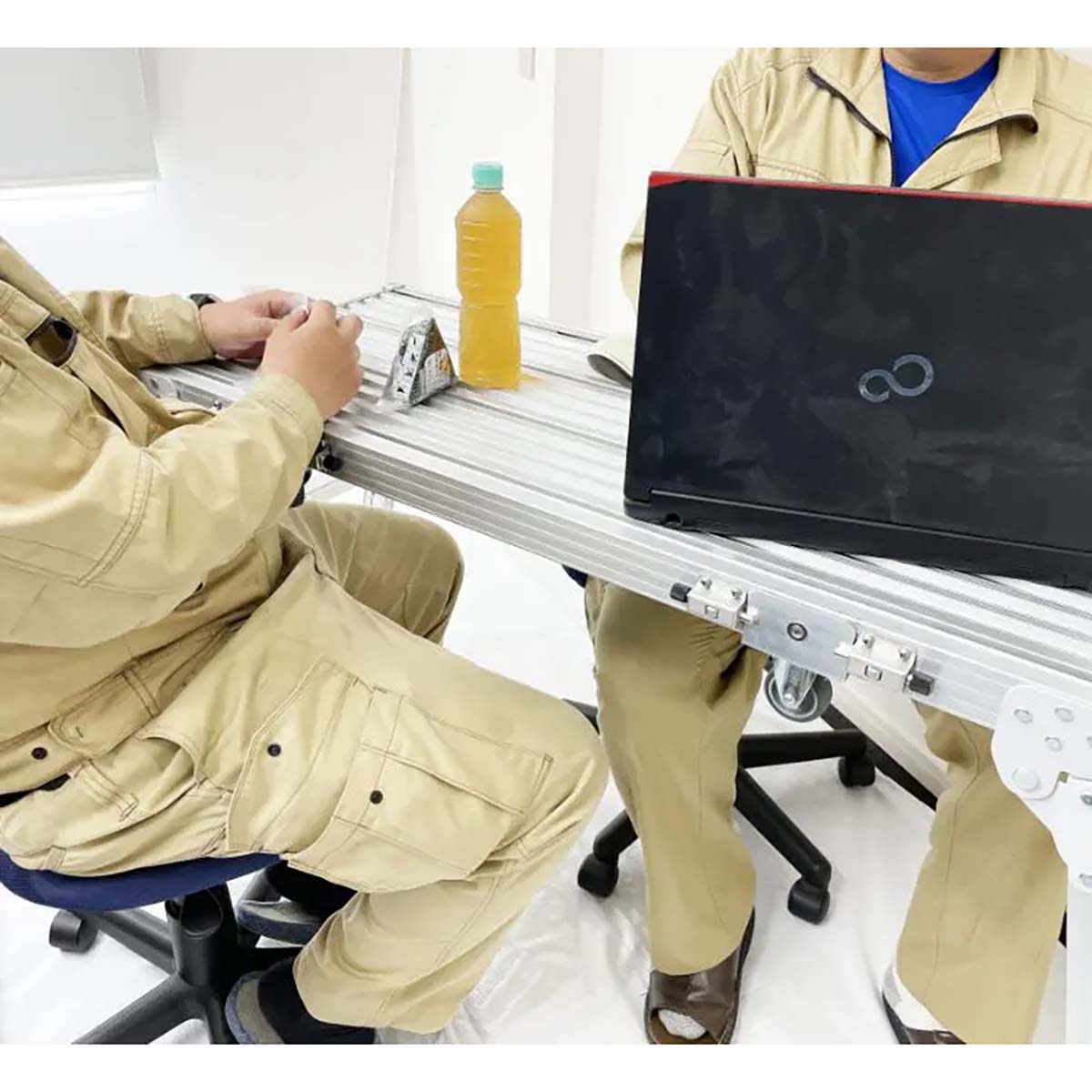 作業台　キャタグルマ　１２００ｍｍ　キャスター１００ø