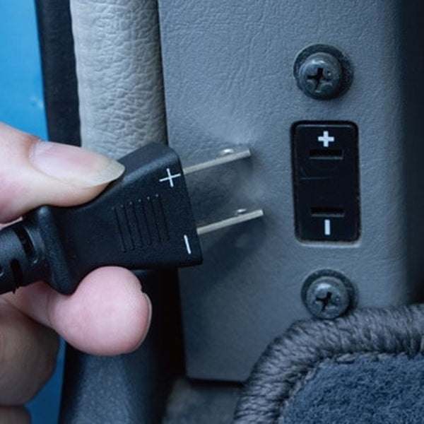 ジェットイノウエ DCDCコンバーター 24V→12V シガー×２＆USB×２ コンセントタイプ 502250