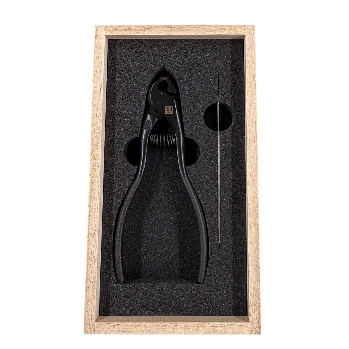 剣謙心　黒染ニッパー型爪切　桐箱入