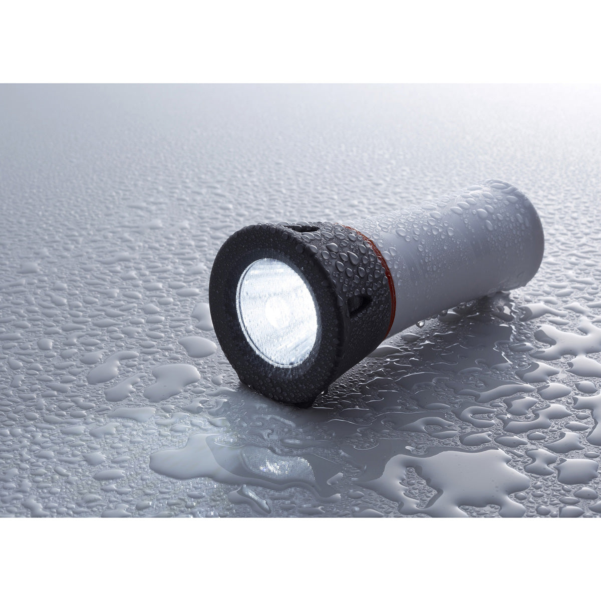 単3と単1が使える防水ライト