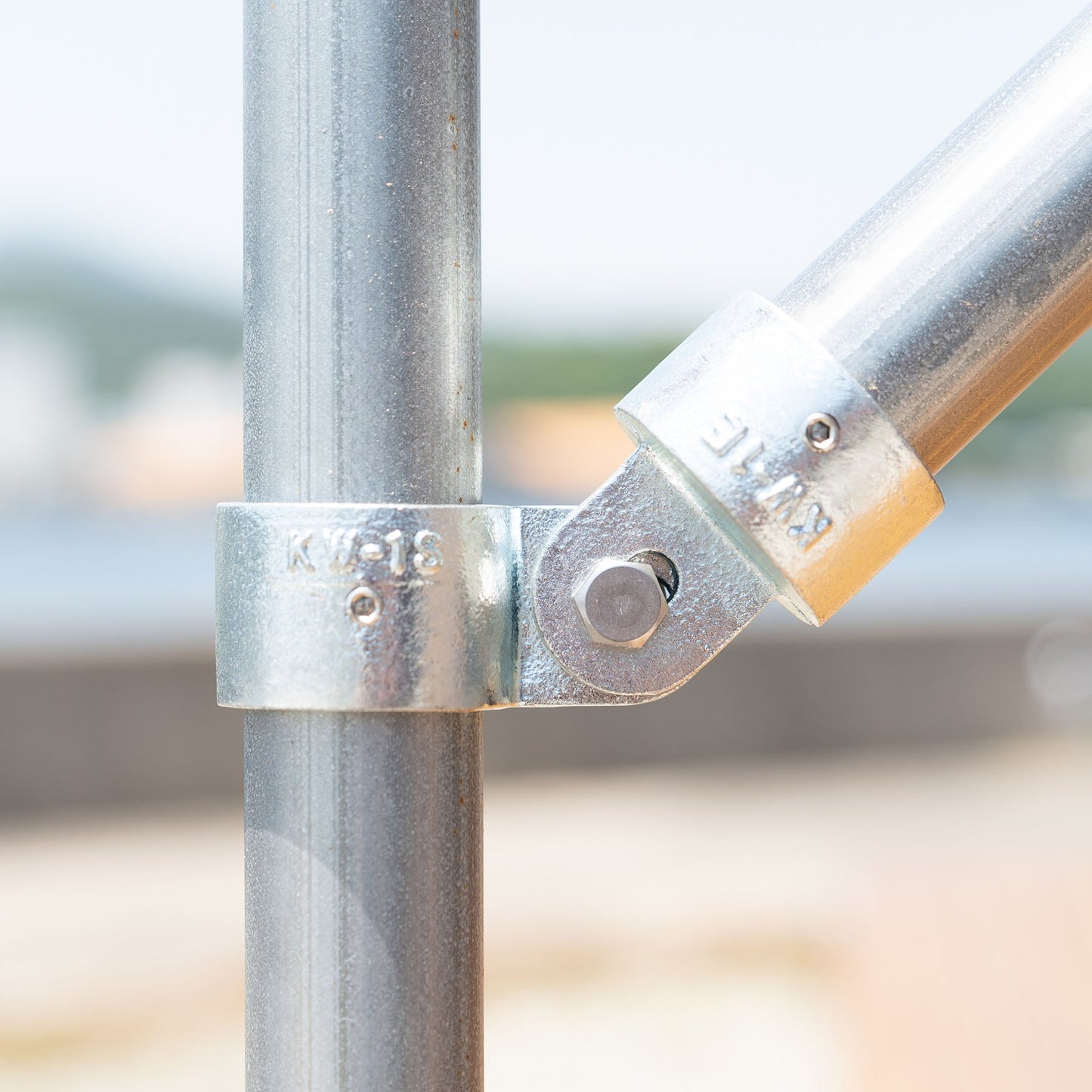 単管用ジョイント金具　Kタイプ　シングル羽根付き