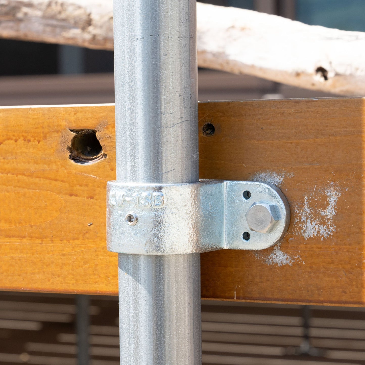 単管用ジョイント金具　Kタイプ　シングル羽根付き　板留