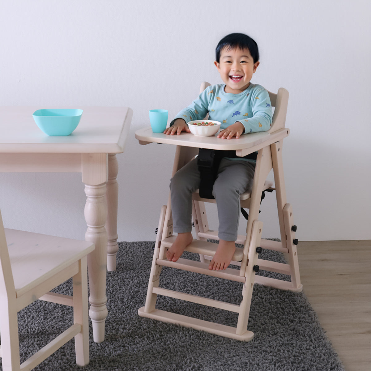 おりたたみベビーチェア　生後7か月から　天然木　ライトブラウン