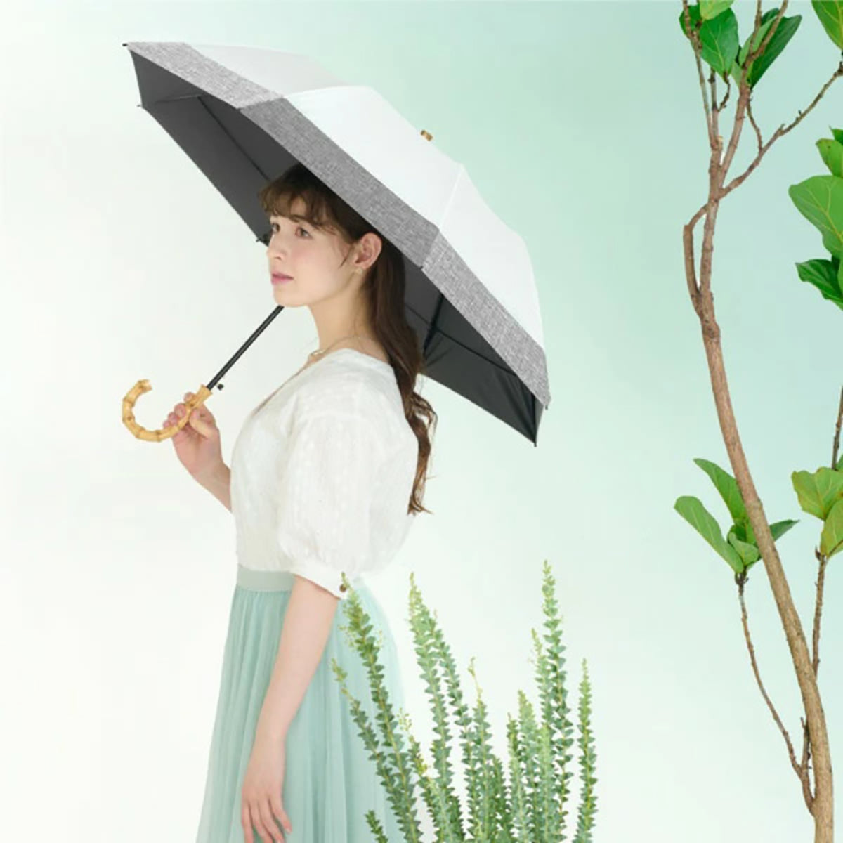 晴雨兼用 折りたたみ傘 軽量260g 遮光100％ 耐風 天然木グリップ（杢ミストホワイト）