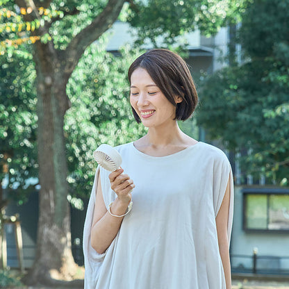 ハンディファン スタンド付 オフホワイト