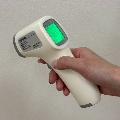 非接触温度計 赤外線 電子温度計 1秒測定 高精度±0.2℃ メモリー機能32回分 3色バックライト 大画面表示