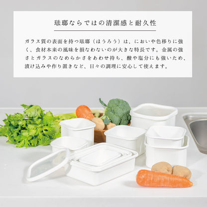 every U. ホーロー 保存容器 角型 浅型 透明シール蓋付き・におい移りしにくい 琺瑯製 直火OK・オーブンOK 作り置き 常備菜 下ごしらえ 小分け保存に便利 冷蔵庫すっきり 収納しやすい スタッキング対応 ホワイト (Mサイズ/13.4cm) 密閉容器 冷蔵保存 冷凍保存 直火対応 オーブン対応 トースター対応 電子レンジ対応 スタッキング 収納しやすい におい移りしにくい 防臭 衛生的 食品保存容器 キッチン収納