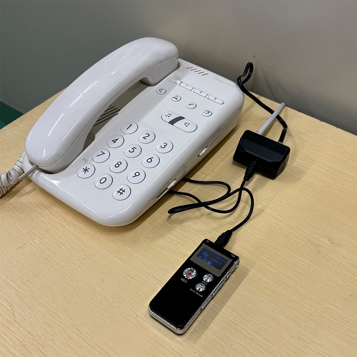 ワンタッチ録音！小型ボイスレコーダー 8GB内蔵 長時間録音 USB充電式 会議・商談・証拠録音に最適 スピーカー内蔵