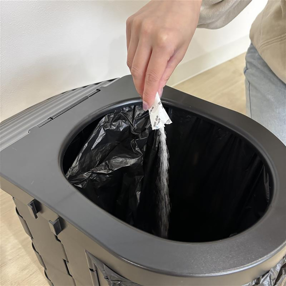 防災必須 折りたたみ緊急トイレ 凝固剤12回分付き コンパクト収納 災害用簡易トイレ 車載備蓄