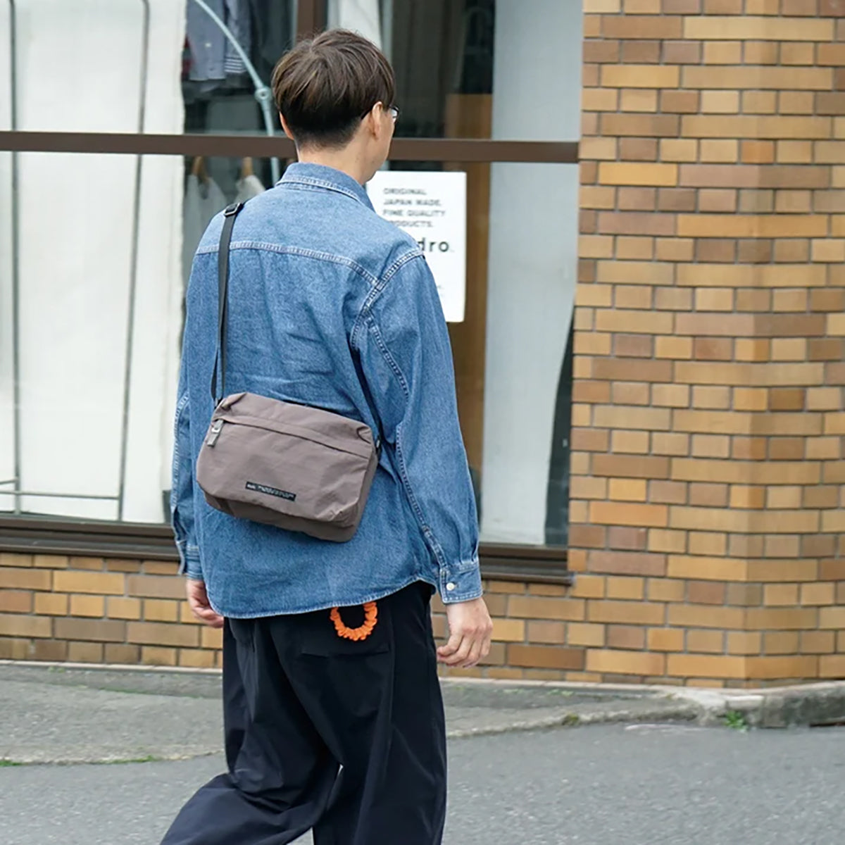 ライトリーショルダーバッグ BROWN