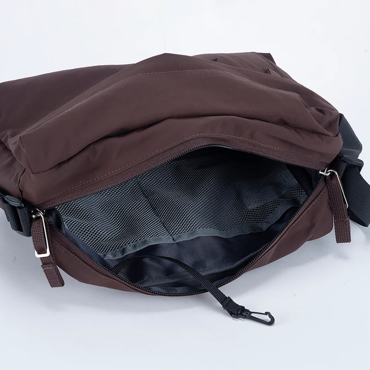 ライトリーショルダーバッグ BROWN