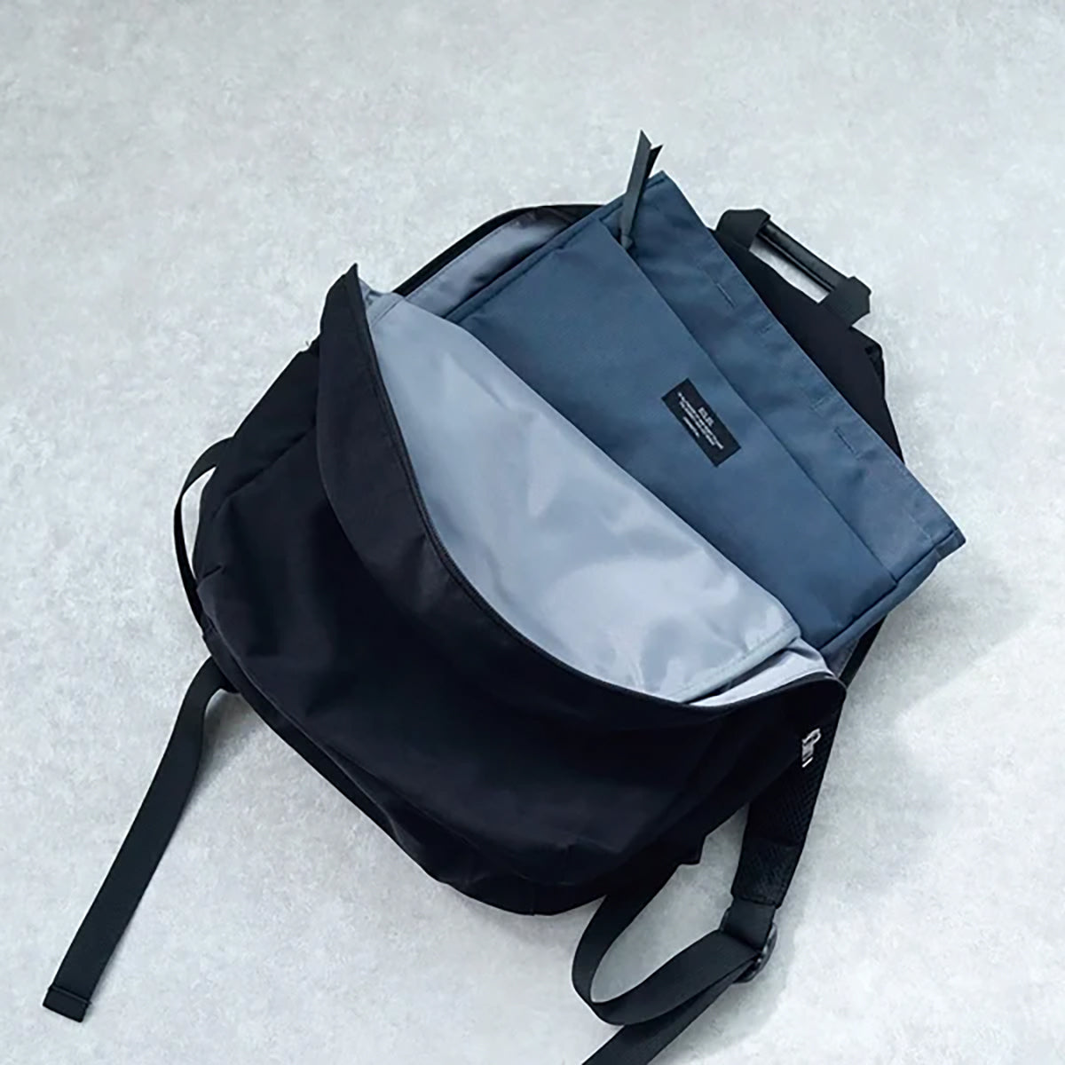 スリークPCバッグ　LIGHT GRAY