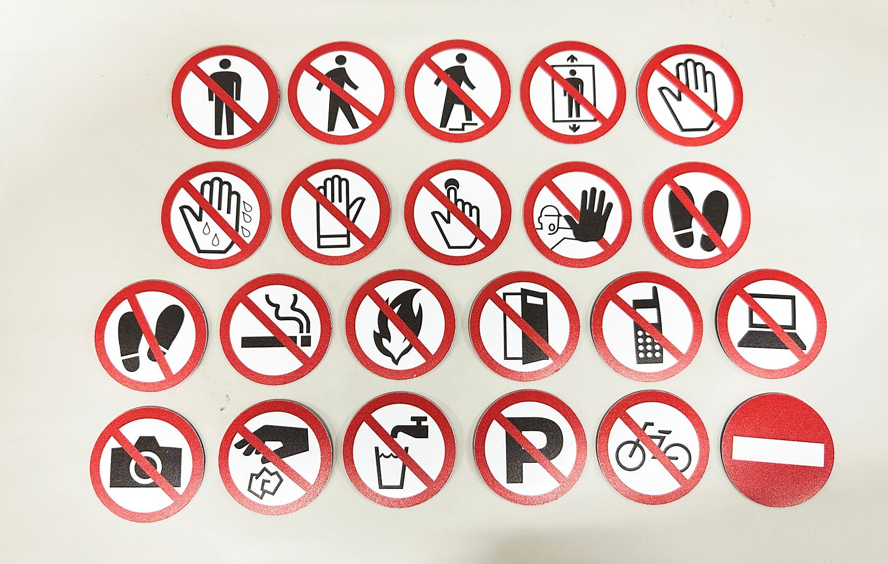 つなたろ　他の方のご購入はお控えください JIS禁止標識ピクトサインステッカーΦ200 BAN－14S